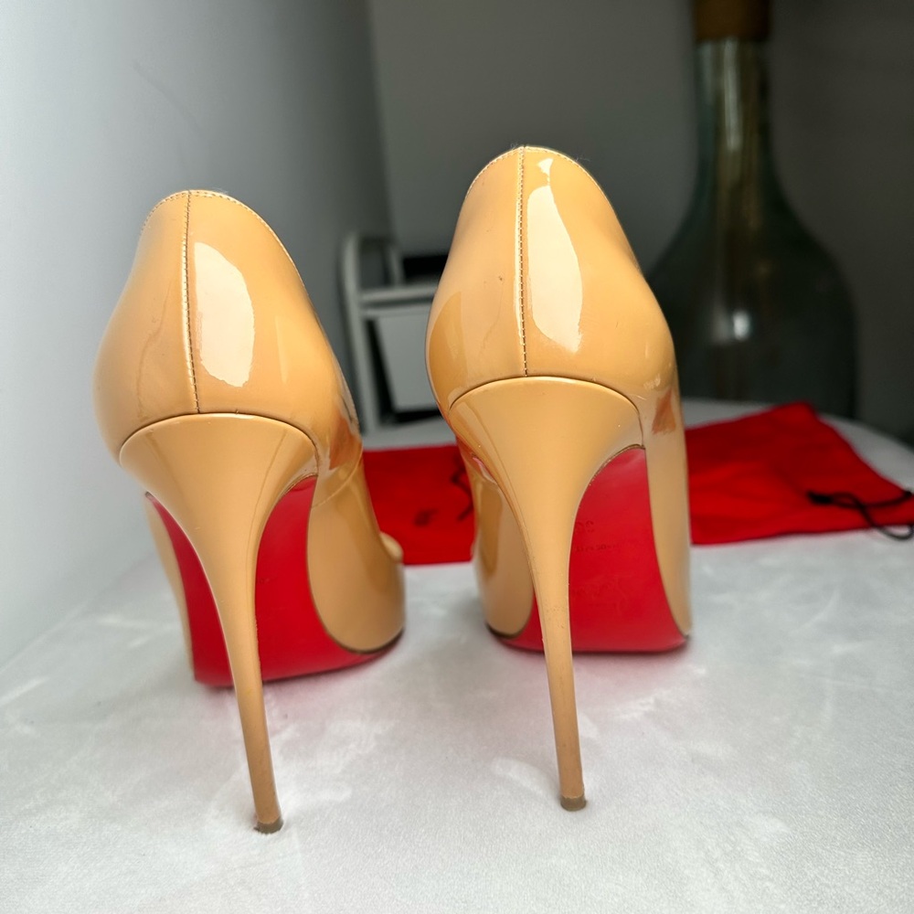 Christian Louboutin So Kate Patent Nude Heels 120mm - Picture 15 of 15
